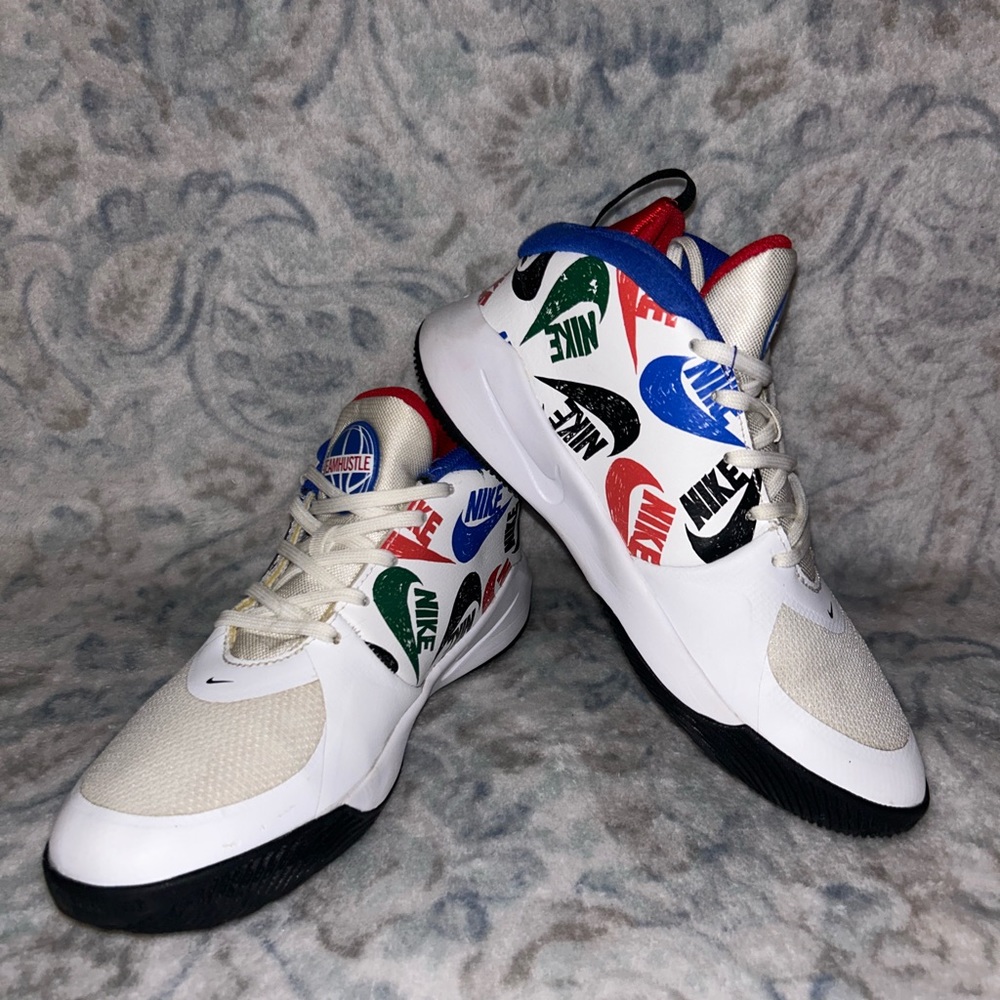 Nike TeamHustle Kids Sneakers EUC